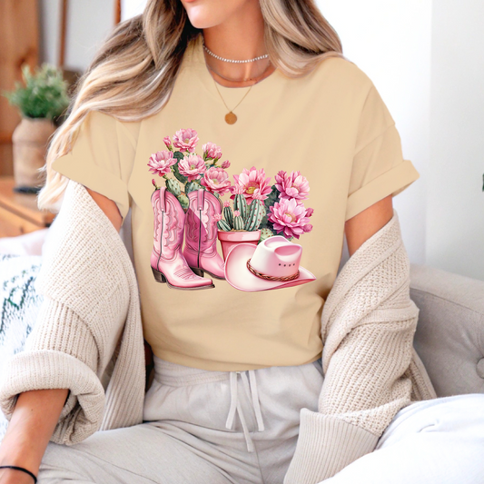 Camiseta vaquera con botas y cactus