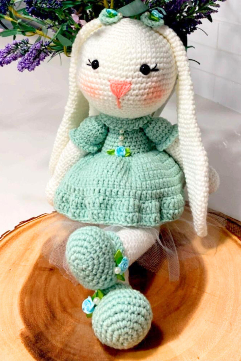 Muñeca de conejito y cordero de crochet: vestida para encantar