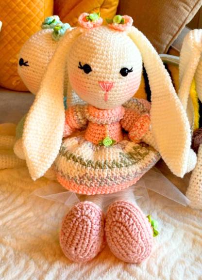 Muñeca de conejito y cordero de crochet: vestida para encantar