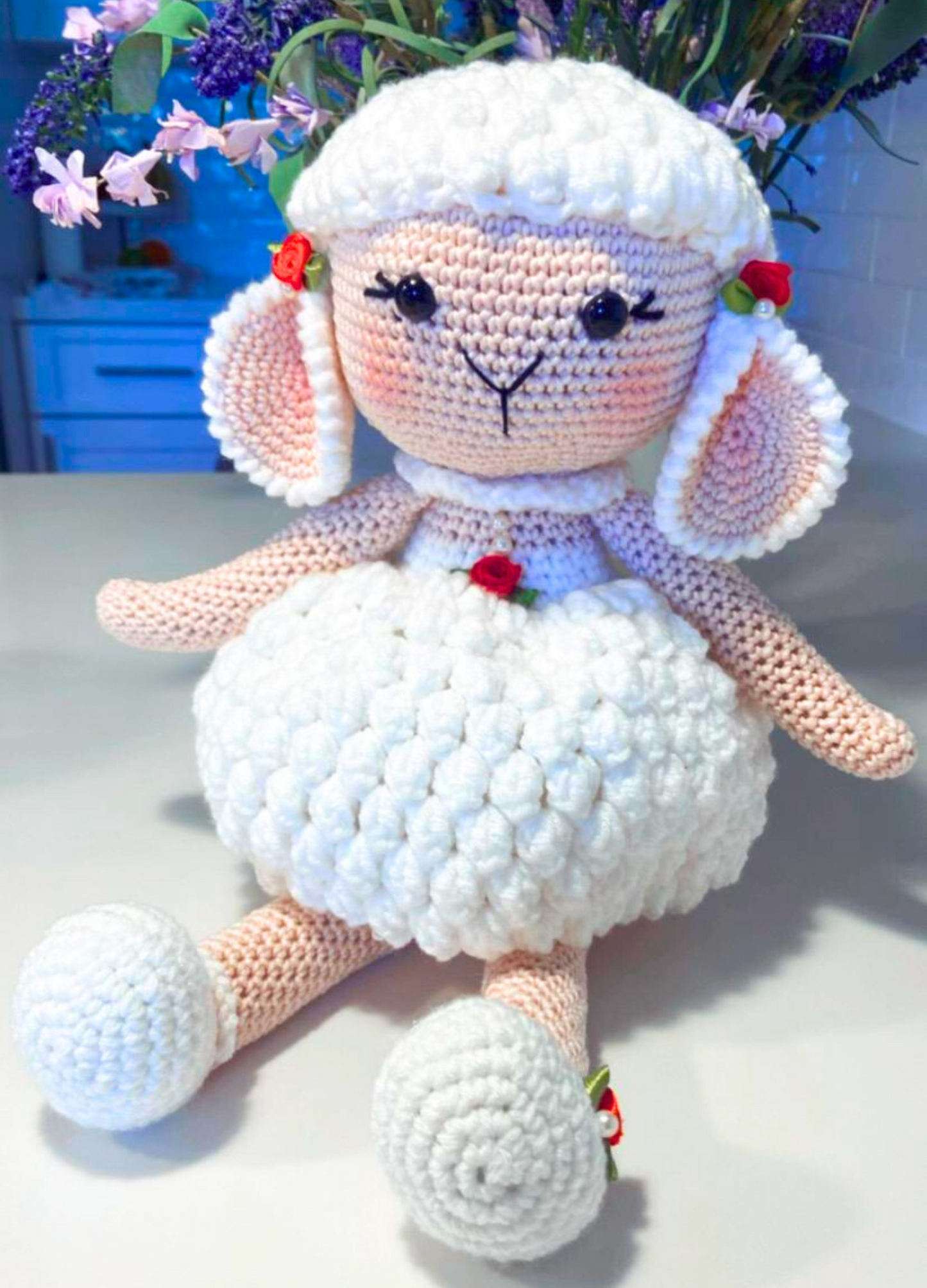 Muñeca de conejito y cordero de crochet: vestida para encantar