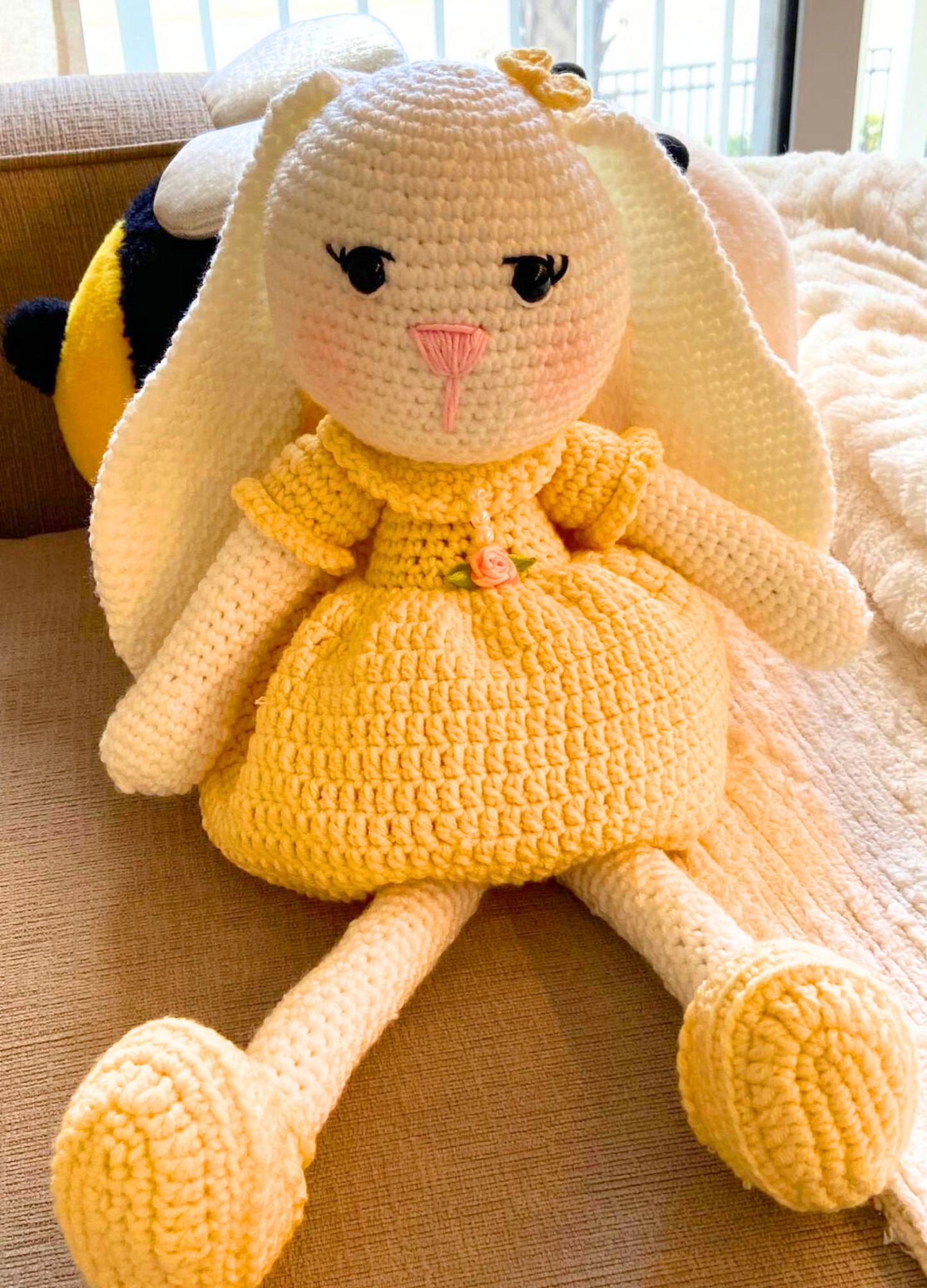 Muñeca de conejito y cordero de crochet: vestida para encantar